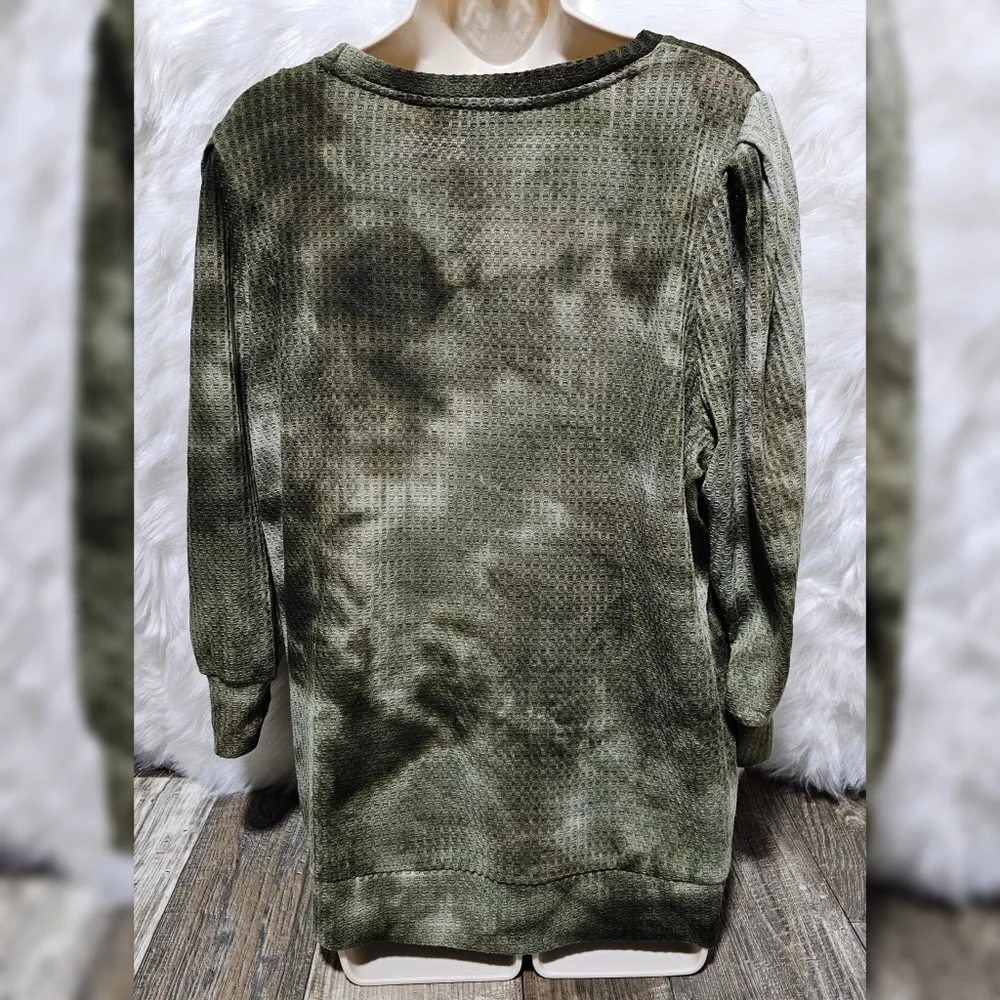 Like New Women's Simply Vera Army Green Tie-Dye Sweatshirt - Picture 3 of 6